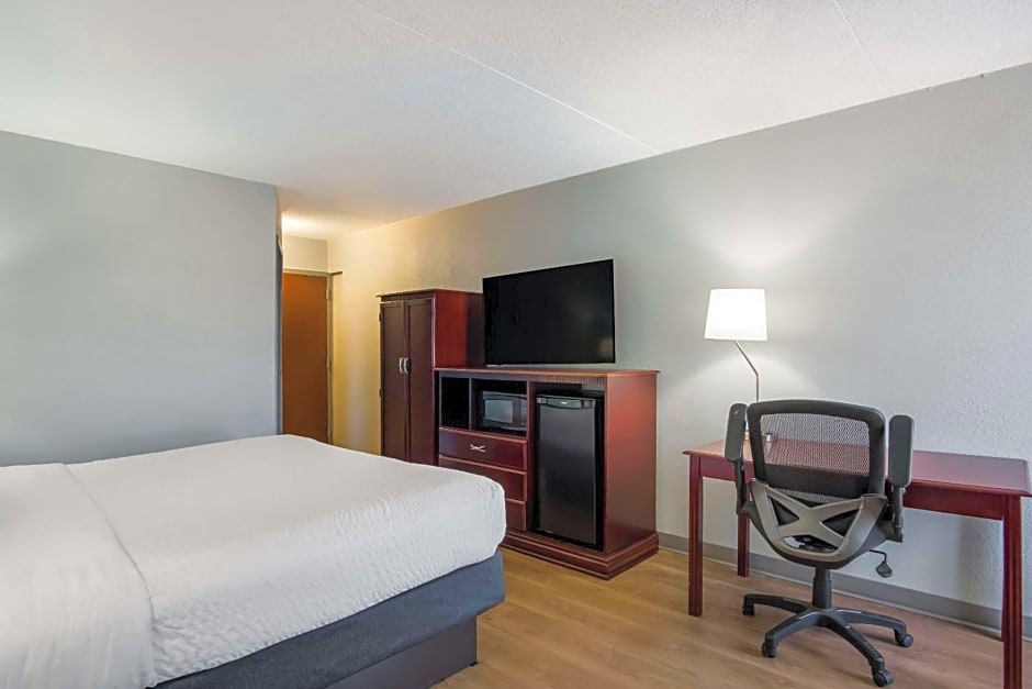 Clarion Inn And Suites Grand Rapids