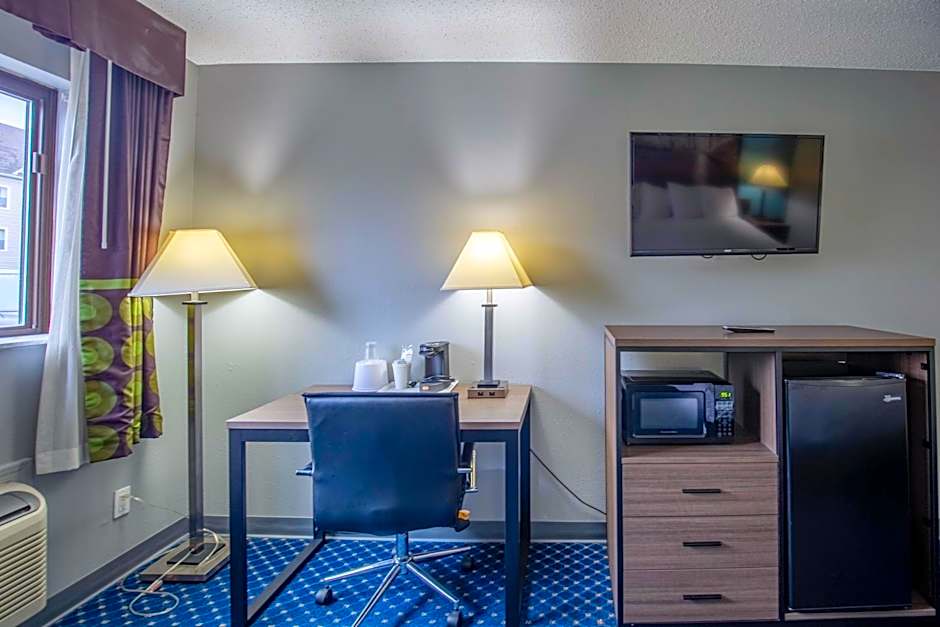 Super 8 by Wyndham Rockford I-90/Casino District