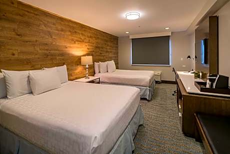 2 Queen Beds Non-Smoking Work Desk Work Space Mini Fridge Coffee And Tea Maker Continental Breakfast