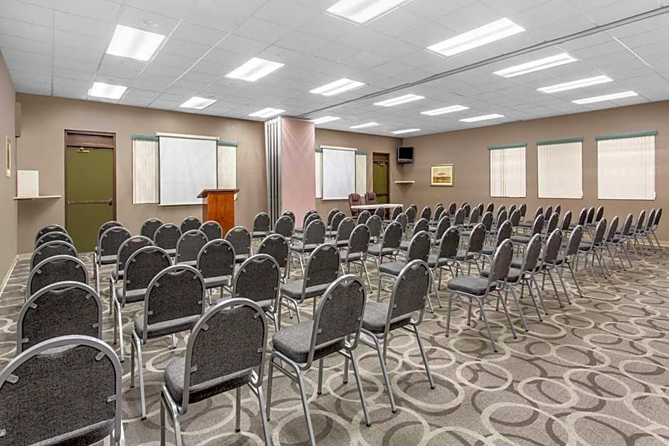 Howard Johnson by Wyndham Ocala FL