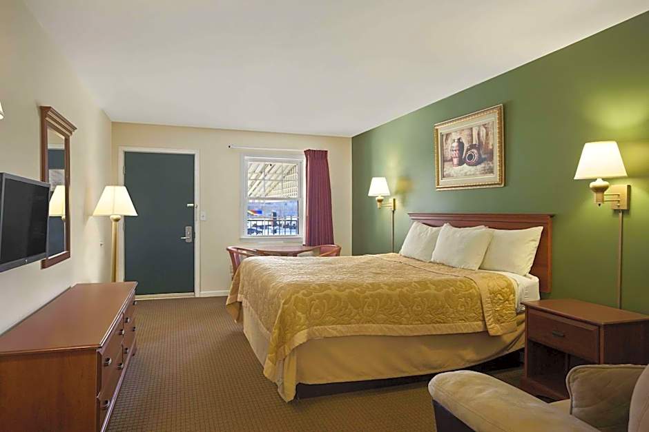 Super 8 by Wyndham Mifflinville Near Bloomsburg