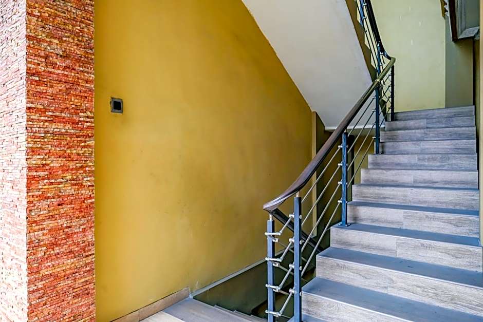 RedDoorz at Kutisari 2 Surabaya