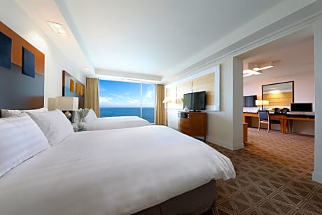 Golden Ocean Suites with Sea View - 1 King + 1 Queen 
