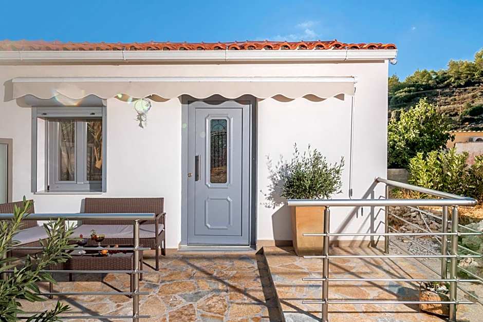 Kokkinos Studios With Pool & Sea View, by ZanteWize