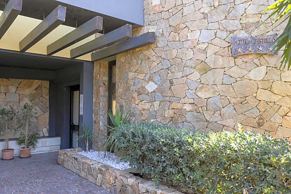 Hotel with swimming-pool in Arborea just 600 meters from the sea