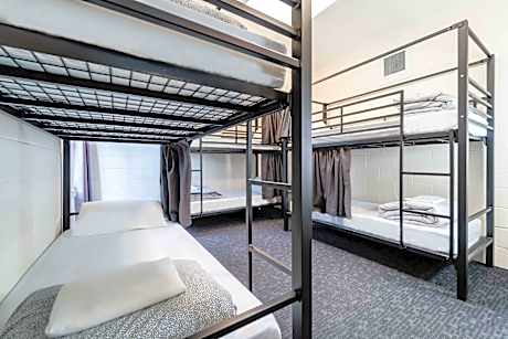 Bed in 6 Bed Mixed Dormitory with Ensuite
