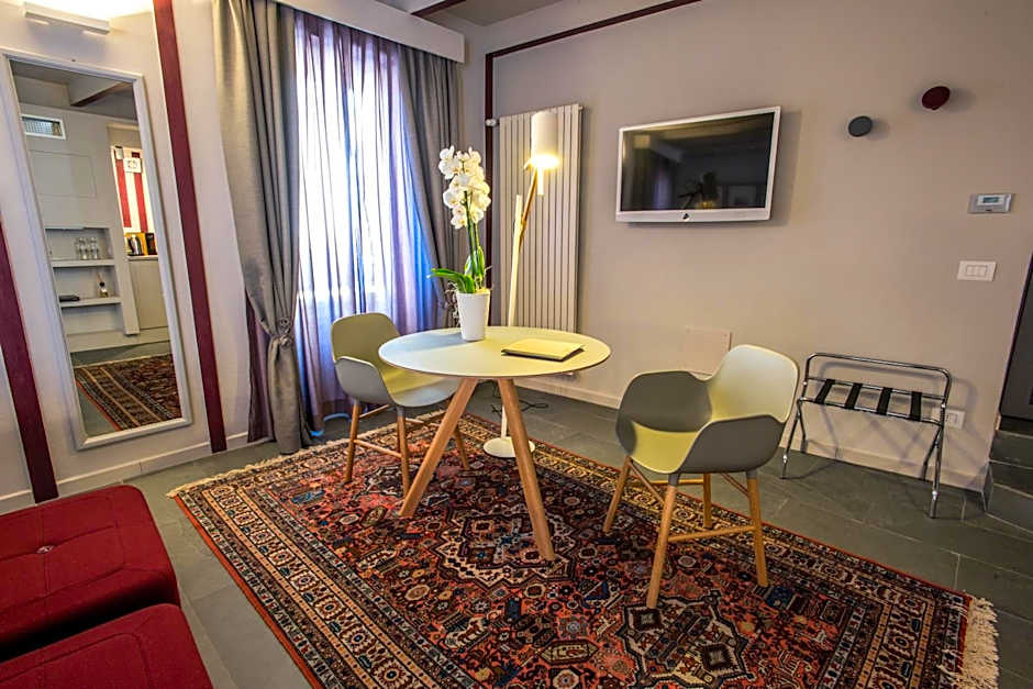 Uve Rooms & Wine Bar