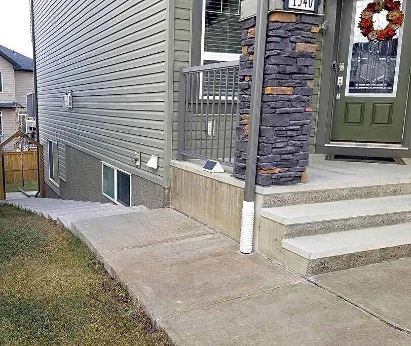 Spacious Private Walkout Entire Suite Close to YYC, DT, Shops, Stampede & Mountains with many Amenities in Panorama Hills NW - 4 Can Sleep