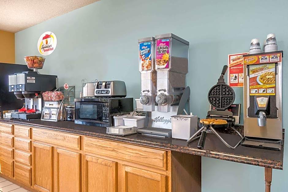 Super 8 by Wyndham Wakeeney