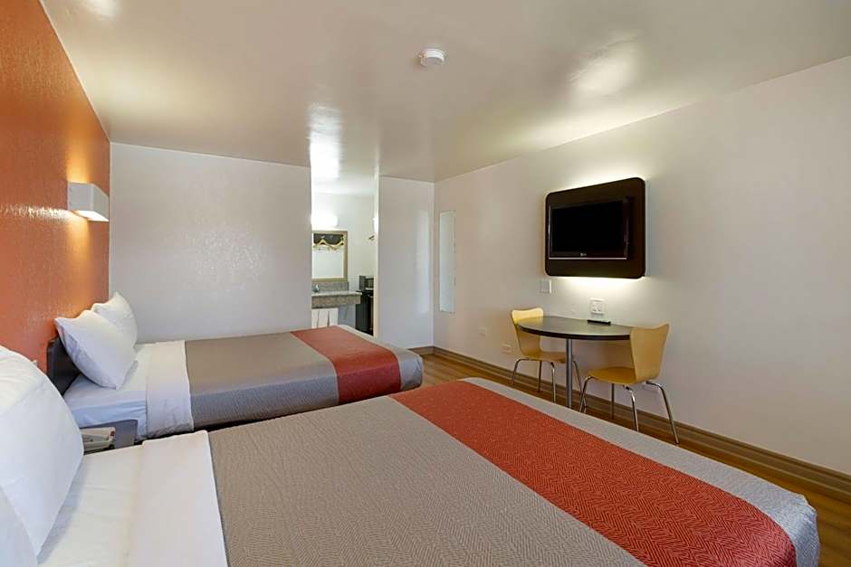 Motel 6-Claremont, CA