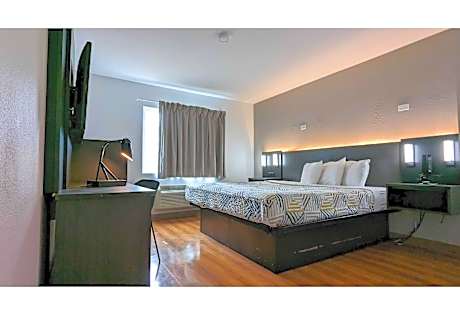 1 Full Bed | ADA/Tub/Premium/Mini Fridge