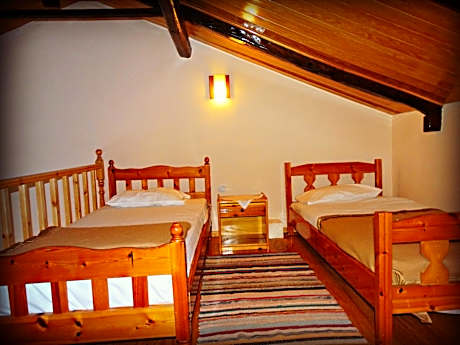 Quadruple Room - Split Level with Side Sea View