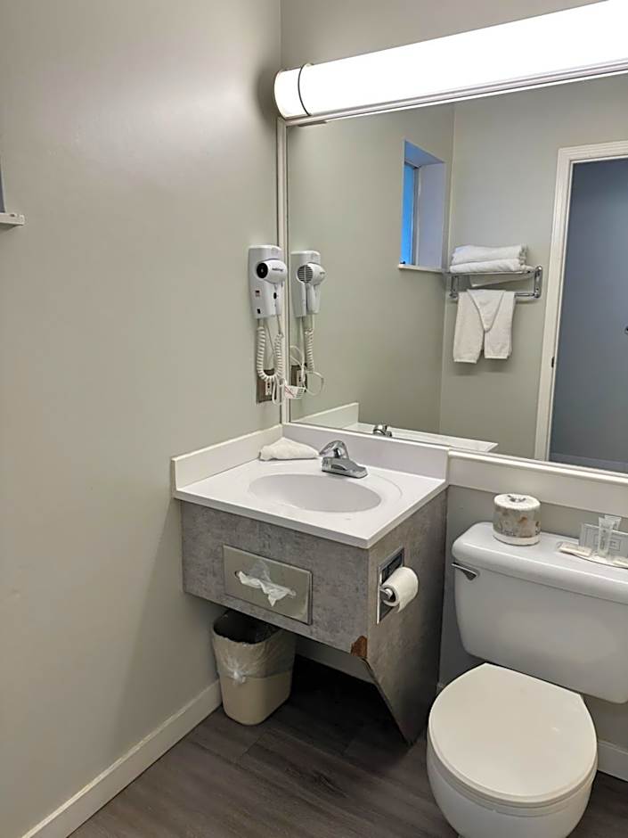 Travelodge by Wyndham Langley City