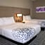 La Quinta Inn & Suites by Wyndham San Antonio Alamo City