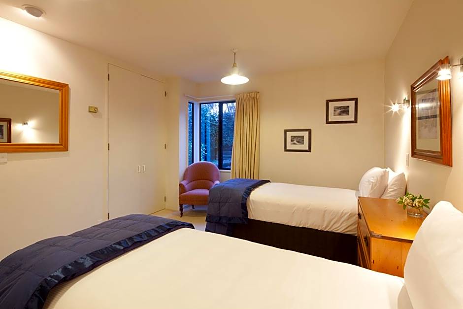 Spinnaker Bay Apartments