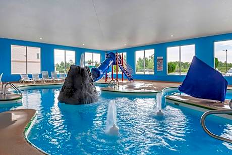 Comfort Suites Escanaba West