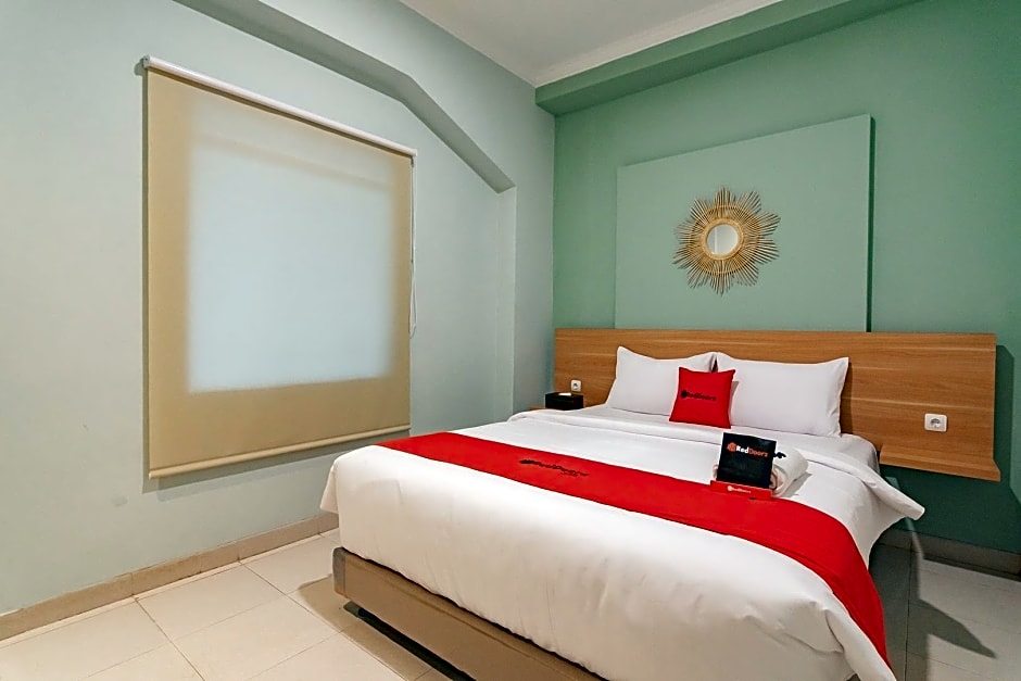 RedDoorz Plus @ Bagusrangin Street