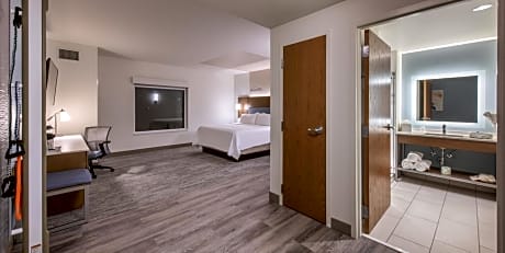 1 King Bed Premium