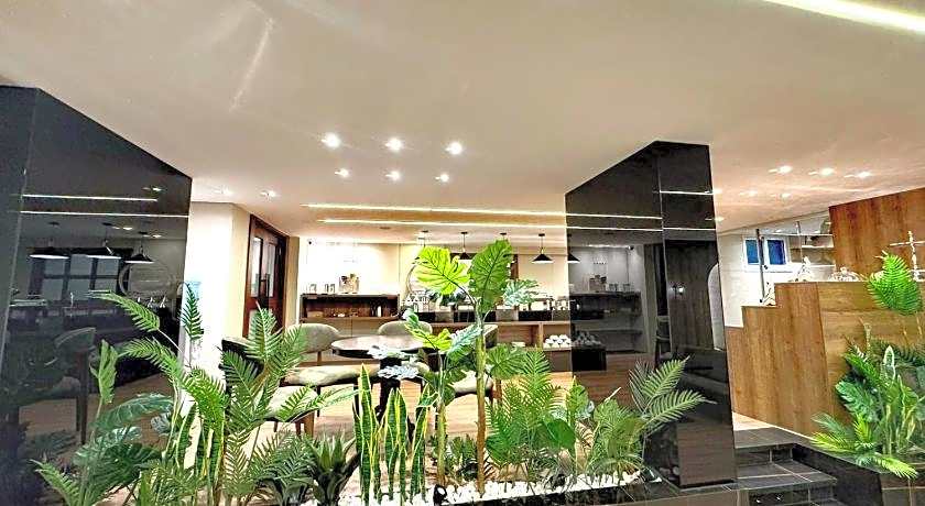 King Suites Hotel