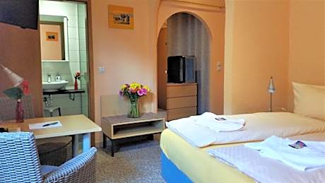 Twin Room with Shower