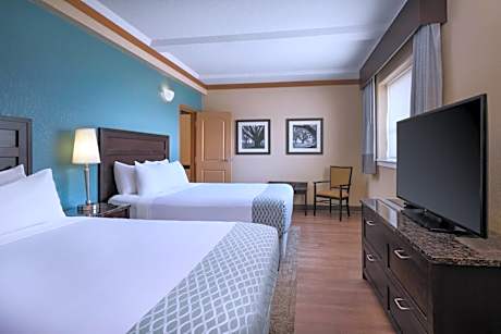 Queen Suite with Two Queen Beds - Accessible