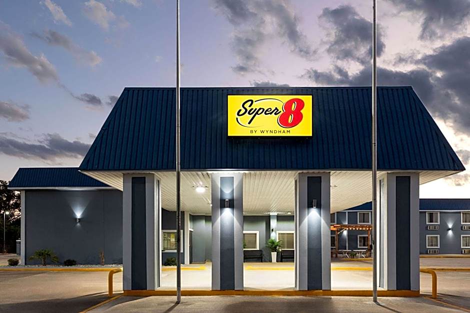 Super 8 by Wyndham Buffalo