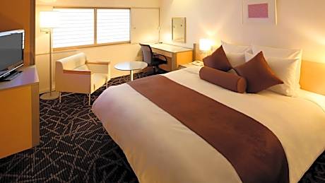 1 Queen Standard High Floor