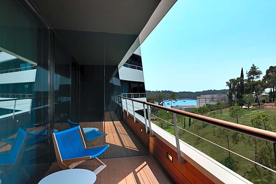 Lone Hotel by Maistra Collection