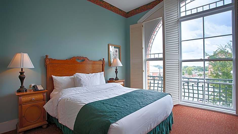Photo 1 of 1 of 1 Queen Bed