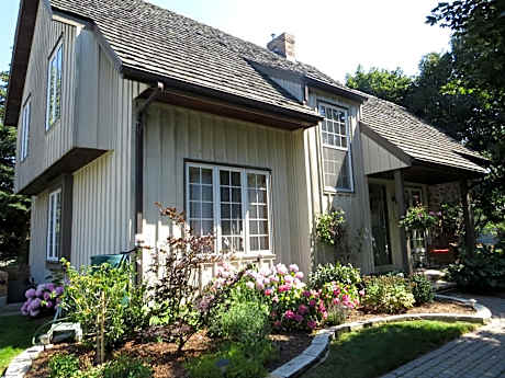 Cedar Gables Bed & Breakfast