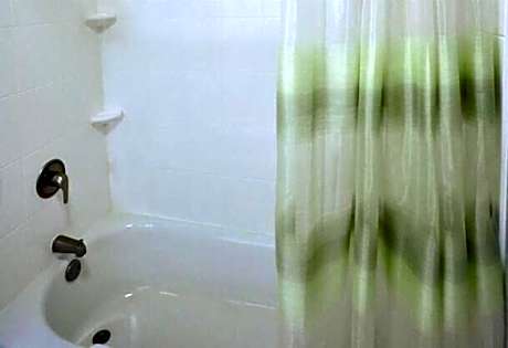 Studio Accessible King Size Bed