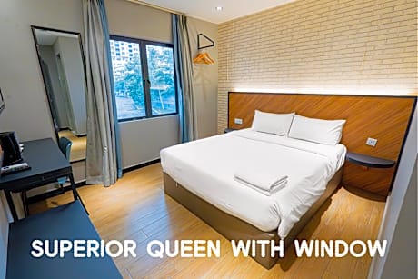 SUPERIOR QUEEN WITH WINDOW