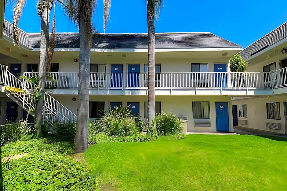 Motel 6 Carlsbad Downtown