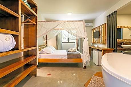 Queen Suite with Spa Bath