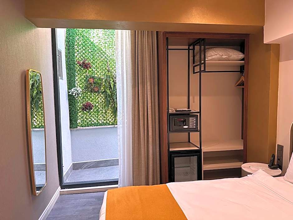 Smart and Simple Hotel Karakoy