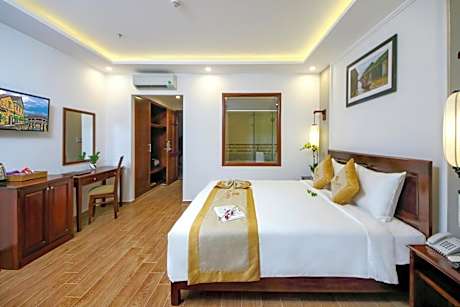 Deluxe Double Room City View with Balcony