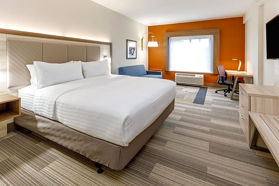 Holiday Inn Express & Suites Sturbridge