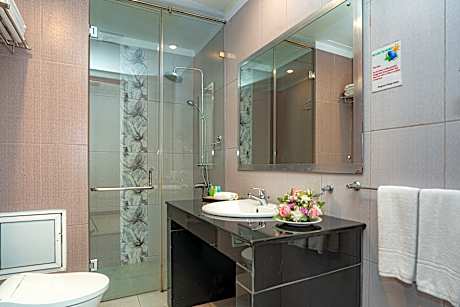 Deluxe Family Room with Partial sea view