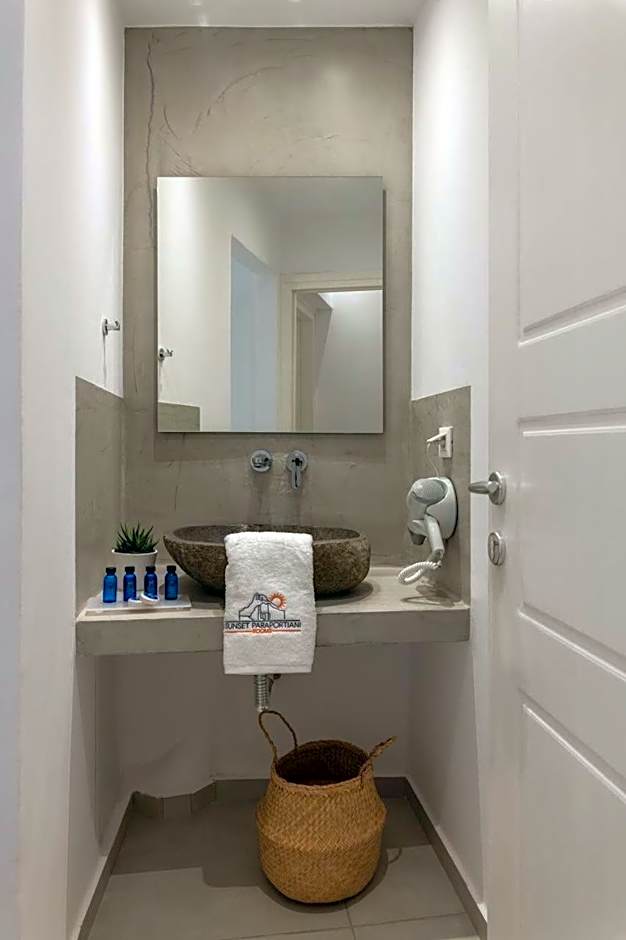 Sunset Paraportiani Rooms