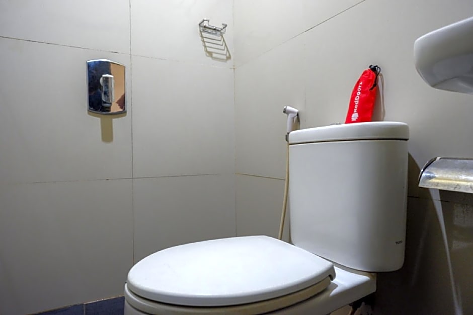 RedDoorz near Citraland Waterpark Kendari