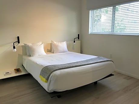 One-Bedroom Apartment - 1 Queen