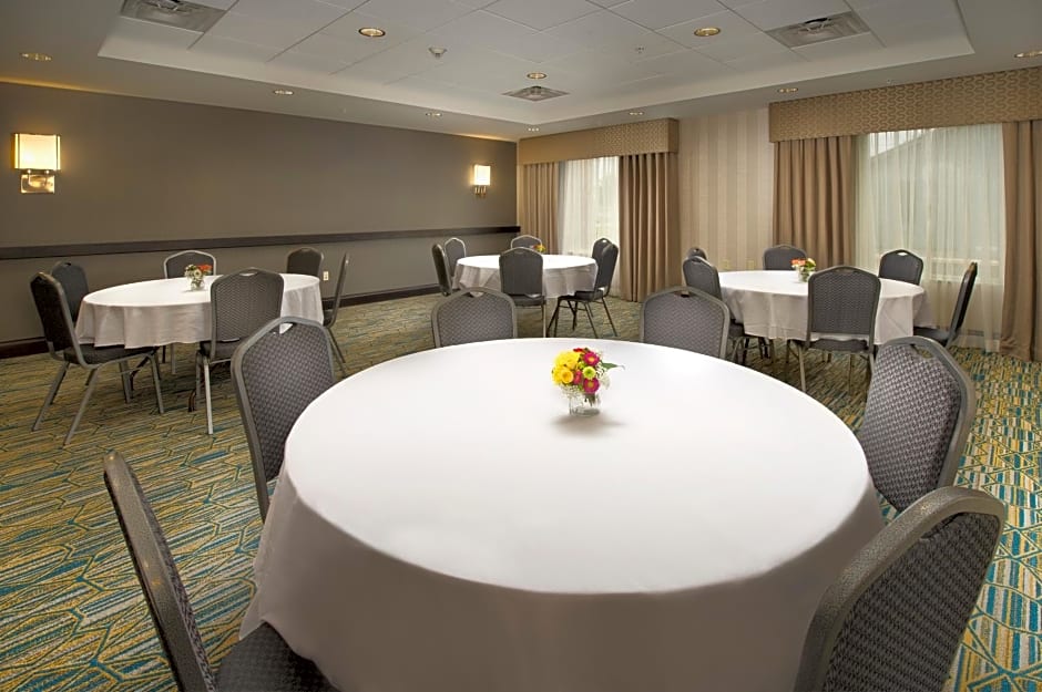 Hampton Inn & Suites Syracuse/Carrier Circle