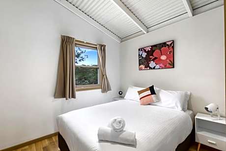 Deluxe Two-Bedroom Cabin - Olde Town General Store