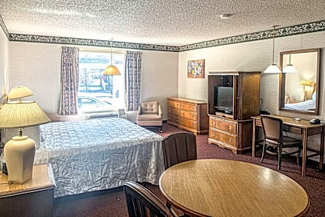 1 King Bed, 1 Double Bed, Nonsmoking