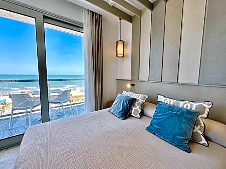 Studio with Sea View (2 Adults)