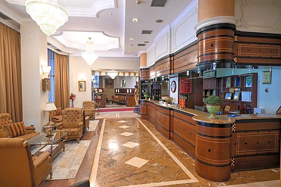 Stone Bridge Hotel