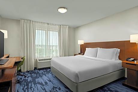 Room, 1 King Bed (Hearing Accessible) (1 King Bed)