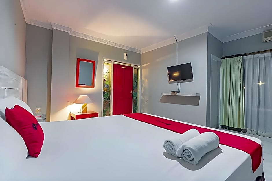 RedDoorz Plus @ Otista Garut