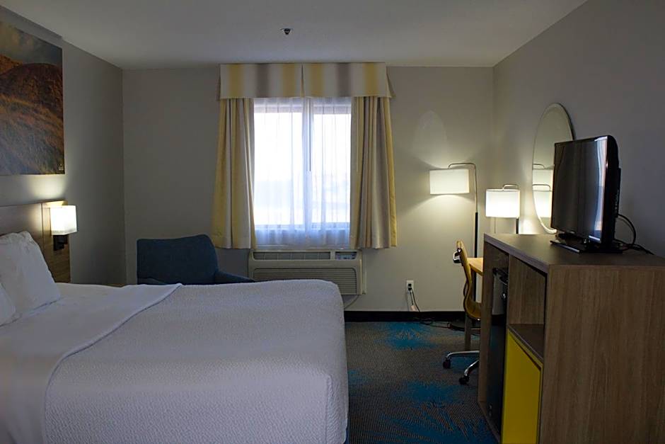 Days Inn by Wyndham Colby