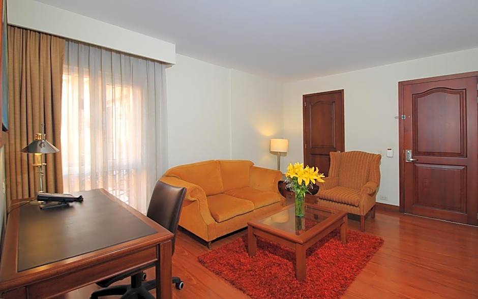 Hotel Windsor House Inn By GEH Suites